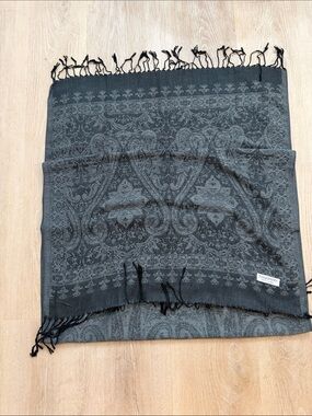 Black and grey Paisley Pattern pashmina